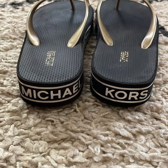 Michael Kors stack flip-flops size 7 - Picture 3 of 11